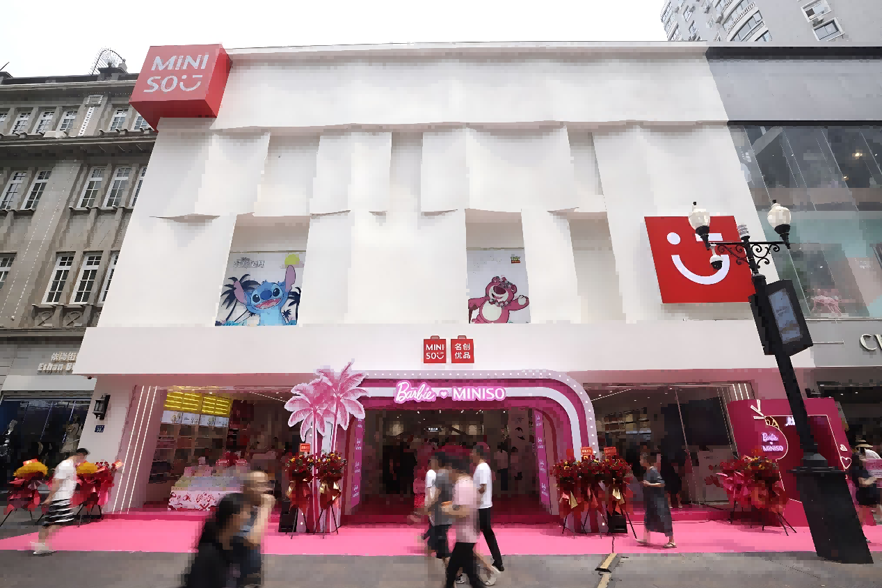 名創(chuàng)優(yōu)品城市形象店再度登陸華中，
與武漢頂流商圈“默契交手”